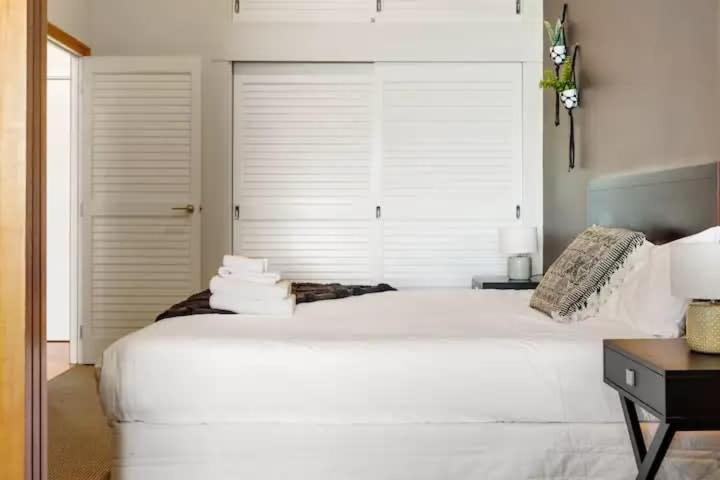 Relaxing Sea Wharf View Apartment Окленд Экстерьер фото