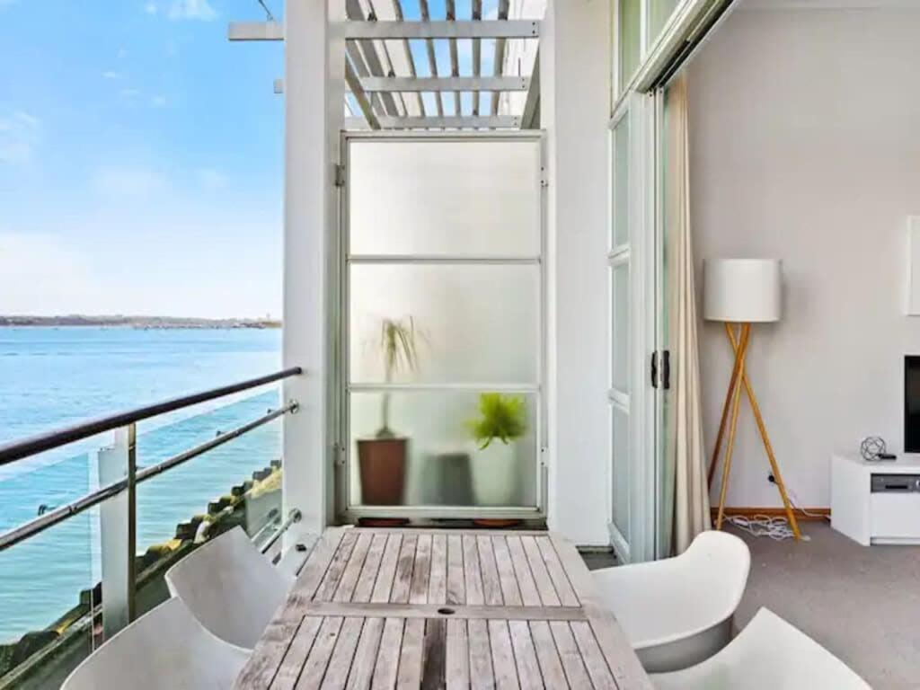 Relaxing Sea Wharf View Apartment Окленд Экстерьер фото